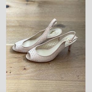 New with Box - Signature Vince Camuto VI-HALINA Kid Suede Sandals -Size 6